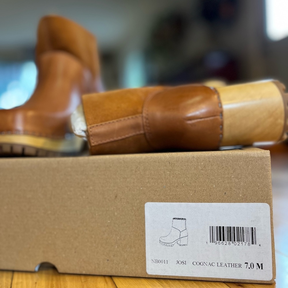 MIA Josi Booties, cognac, size 7